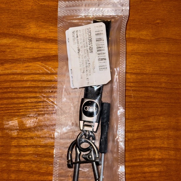 𝐆𝐄𝐍𝐔𝐈𝐍𝐄 𝐋𝐄𝐀𝐓𝐇𝐄𝐑 𝗔𝗨𝗗𝗜 𝐊𝐄𝐘𝐂𝐇𝐀𝐈𝐍 - Picture 2 of 5